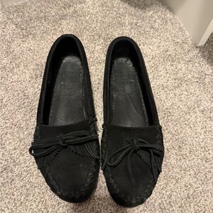 Minnetonka black moccasins